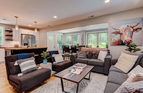 Fletcher House | Hooper's Creek Cottage: Close to local attractions!