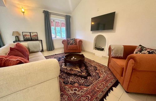 Thalayathimund Villa | Hoopoe House, Ooty