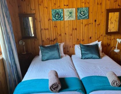 Albert Falls Apartment | Hoopoe log cabin