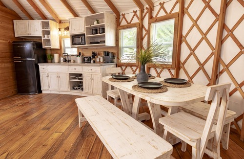Bandera Cabin | Hoot Owl Yurt/Cold A/C! Hot Tub/Medina River/Close to Downtown/RiverYurtVillage
