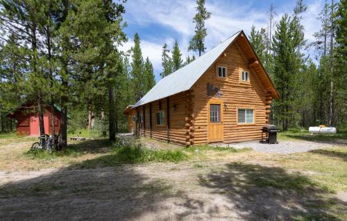 Island Park House | Hooter Hollow