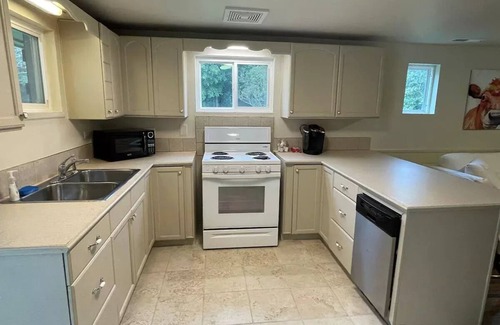 Shannon House | Hoover Met, RTJ Golf, UAB. Close to BHM Essentials