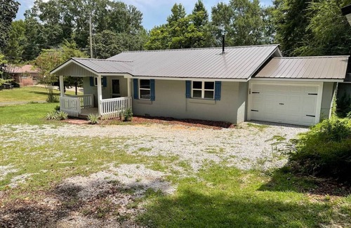 Shannon House | Hoover Met, RTJ Golf, UAB. Close to BHM Essentials