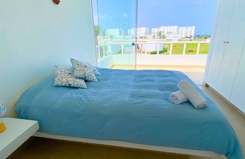 Pisco House | HOP LAS Velas Hermosa Casa Playa