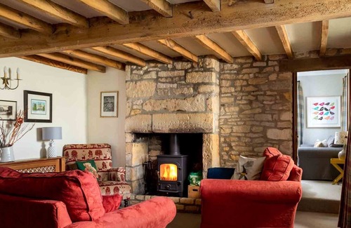 Longborough Cottage | HOPE COTTAGE, family friendly, with open fire in Longborough