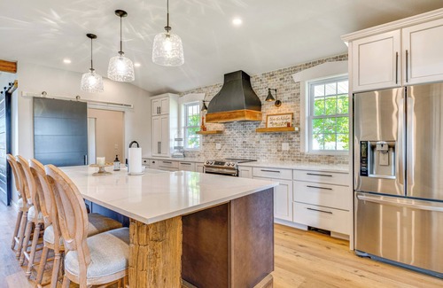 Needham House | Hope Retreat w/Furnished Deck Near Parks!
