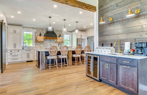 Needham House | Hope Retreat w/Furnished Deck Near Parks!
