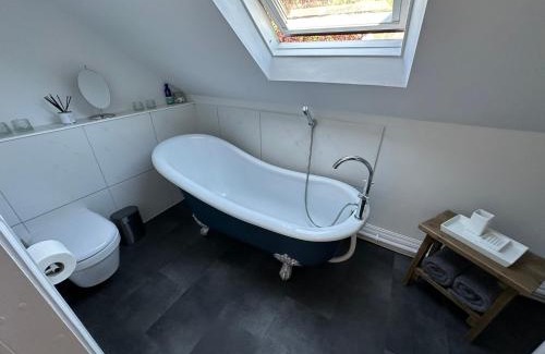 Froggatt Apartment | Hope Valley - Studio - Sleeps 2 - Parking