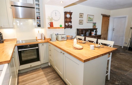 Castleton Cottage | HOPE VIEW HOUSE, pet friendly in Castleton, Peak District