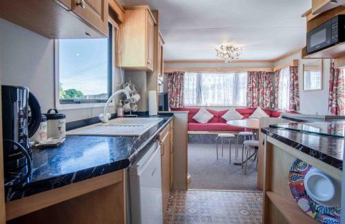 Mawr Apartment | Hopkins Retreat - 3 Bedroom Caravan - Hot Tub