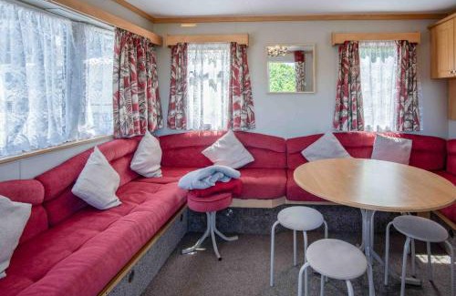 Mawr Apartment | Hopkins Retreat - 3 Bedroom Caravan - Hot Tub