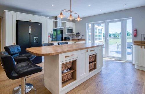 Mawr House | Hopkins Retreat Farm - 5 Bedroom House - Swansea