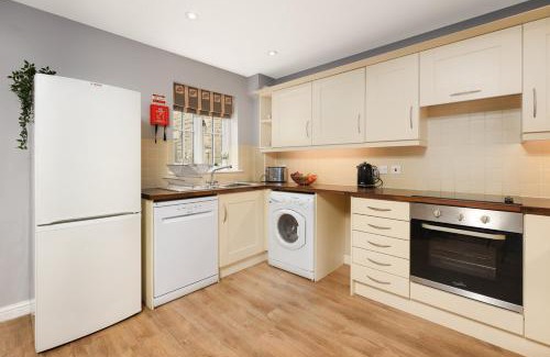 Holestone Moor House | Hopton Cottage - Darwin Lake Holiday Village