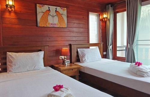 Nuea Khlong Hotel | Horizon Beach Resort Koh Jum
