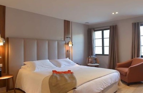 Les Mesneux House | HORIZON Deluxe Room