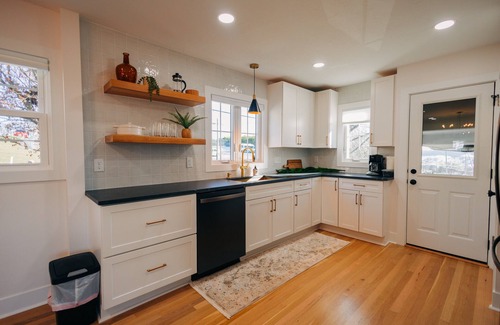 Walnut Creek Apartment | Horizon Haven | Family Getaway in Amish Country w/Big Views + 3 min walk to food & shops