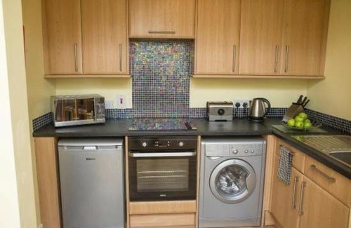 Westcliff-on-Sea Apartment | Horizon Hotel Apartments - Close to Beach, Train Station & Southend Airport