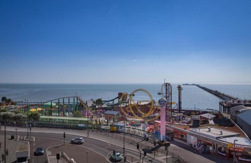 Westcliff-on-Sea Apartment | Horizon Hotel Apartments - Close to Beach, Train Station & Southend Airport