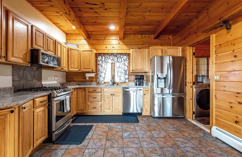 Lake Ariel House | Horizon Retreat | Hot Tub | Lake Views | Game Room