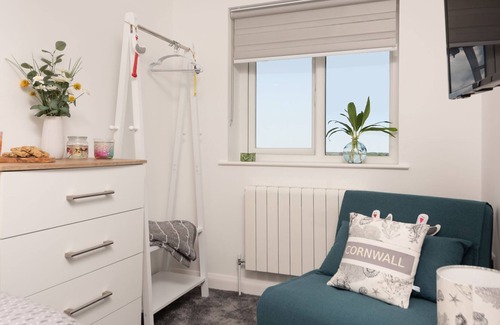 St. Buryan House | Horizon View - a house that sleeps 6 guests in 3 bedrooms