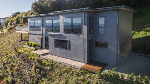 Nelson House | Horizon View Retreat - Nelson Holiday Home