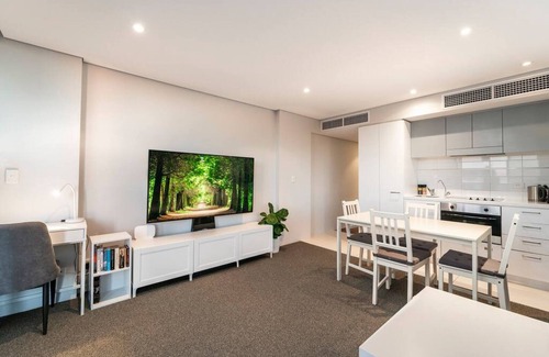 Adelaide Central Business District Apartment | Horizons 1402 · 2 bedroom Spa Apartment with Stunning Views