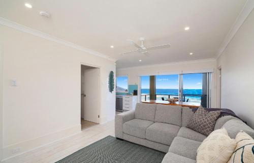 Wamberal House | Horizons