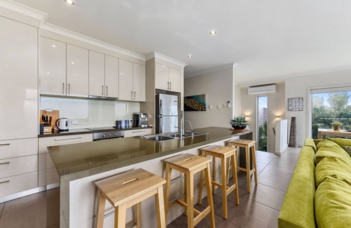 Port Macdonnell Apartment | HORIZONS part of BLUE FIN HOLIDAY HOMES with Stunning Sea Views & Free Wi-Fi