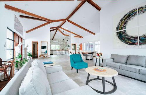 Pedasi Villa | Horizonte Luxe Villa 3BR Infinity & Indoor Pool