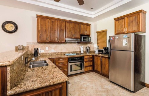 Playa Langosta Apartment | Horizontes del Mar 105♆Beachfront♆ Easy Beach access, security & cameras