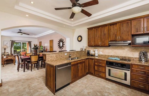 Playa Langosta Apartment | Horizontes del Mar 105♆Beachfront♆ Easy Beach access, security & cameras