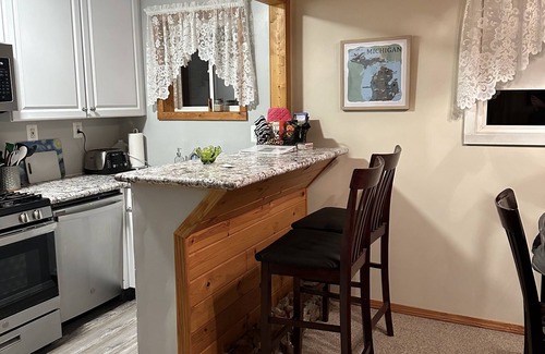 Johannesburg Cottage | Horn HideAway: Wooded Cottage, Kayakers Welcome!