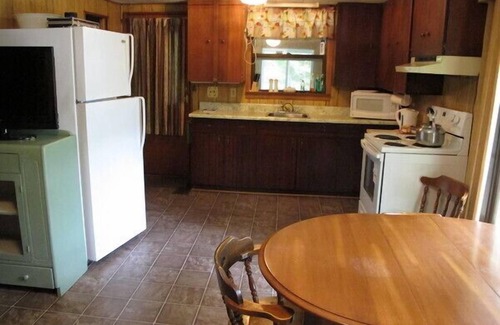 Ryerson Cottage | Horn Lake Cottage Rental - 4 season - Burk's Falls, Ontario