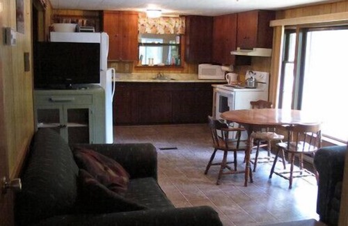 Ryerson Cottage | Horn Lake Cottage Rental - 4 season - Burk's Falls, Ontario
