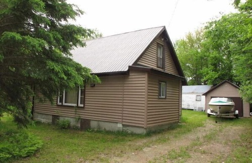 Ryerson Cottage | Horn Lake Cottage Rental - 4 season - Burk's Falls, Ontario