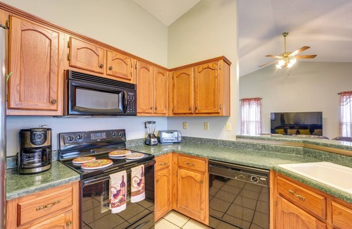Horn Lake House | Horn Lake Home w/Yard: 8 Mi to Graceland!