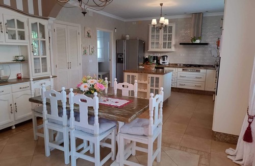 Hornachuelos Ski Chalet | HORNACHUELOS.HOUSE WITH POOL LOS CLAVELES.IDEAL FOR FAMILY AND FRIENDS.