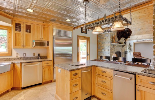 Deering Cabin | Hornersville Vacation Rental w/Private Pond!