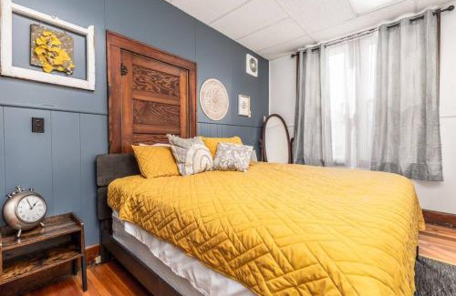 Scales Mound Apartment | Hornet Lodge