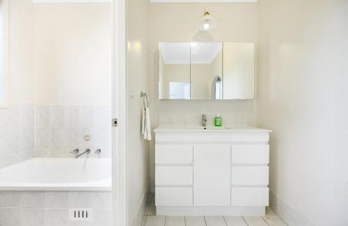 Hornsby House | Hornsby Stay Near Station & Shops