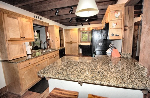 Highlands Cabin | Horse Cove Haven, Charming, Woodsy Retreat