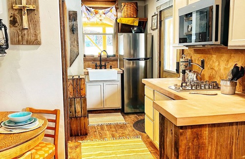 Alberton Cabin | Horse Creek Ranch Luxurious Western Bunkhouse/Cabin