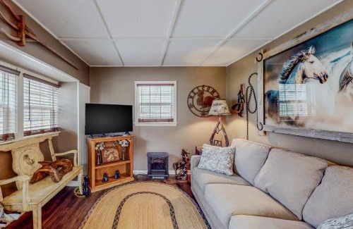 Otto House | Horse Haven Cabin