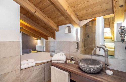 Romallo House | Horse House