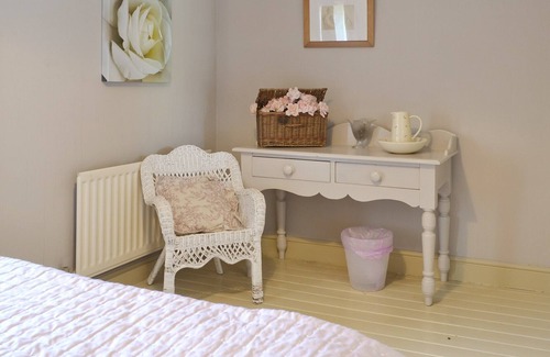 Worton Cottage | Horse riding treks and lessons are available at the onsite trekking centre or numerous walks abound