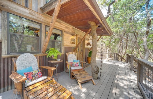 Wimberley Cottage | 'horse Thief Inn' Cabin Retreat w/Deck & Hot Tub!
