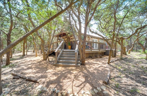 Wimberley Cottage | 'horse Thief Inn' Cabin Retreat w/Deck & Hot Tub!
