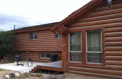 Lyman Cabin | Horse Valley Ranch Rural Mid-Southern Utah Outdoor Getaway