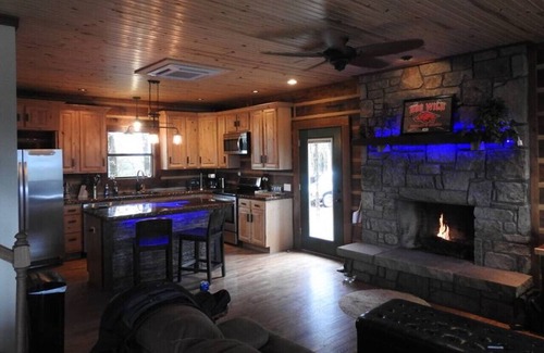 Alix Cabin | Horsehead Lake Lodge I LakeViews! Waterfall!