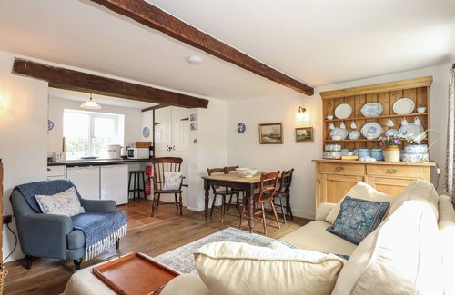 Pentney Cottage | HORSESHOE COTTAGE, pet friendly, character holiday cottage in Pentney
